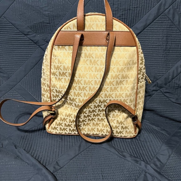 MK BACK PACK 😍 - Picture 3 of 15